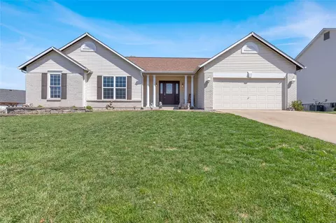 1168 Warm Winds Dr, O'fallon, MO 63366