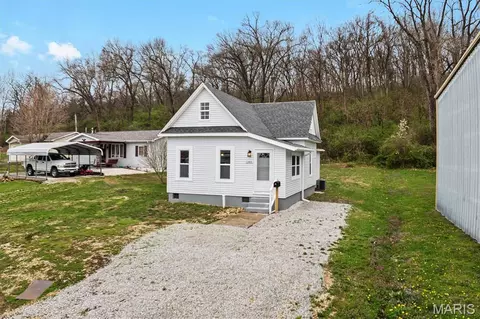 140 Pershing Ave, Kampsville, IL 62053