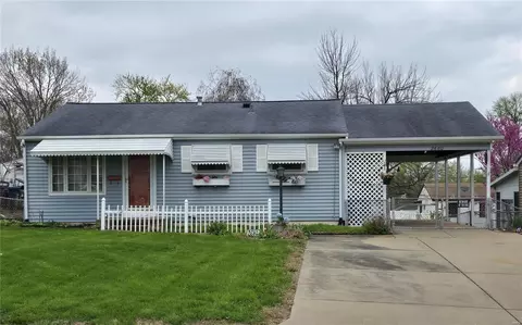 2680 Chatham Dr, Maryland Heights, MO 63043