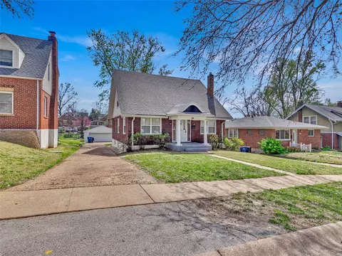 8308 Madison Ave, Saint Louis, MO 63114