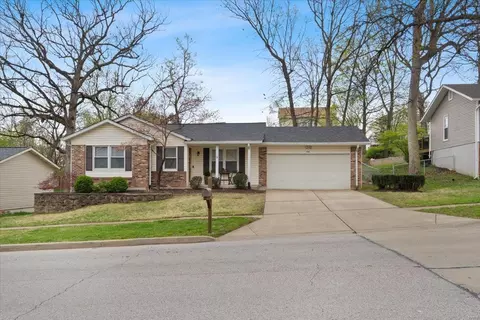 344 Brightfield Dr, Ballwin, MO 63021