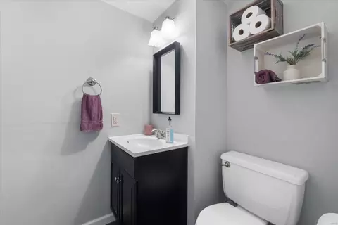 Bath - 344 Brightfield Dr, Ballwin, MO 63021 photo 3 of 3