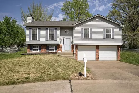 6 Colchester Ct, Saint Peters, MO 63376