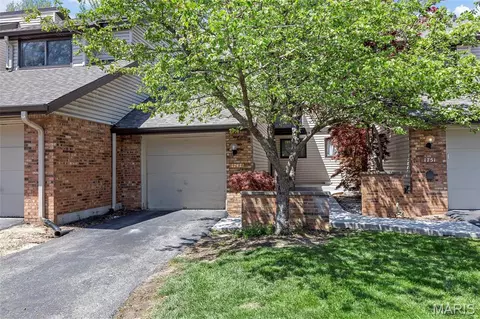 1747 Russet Valley Dr, Saint Louis, MO 63146
