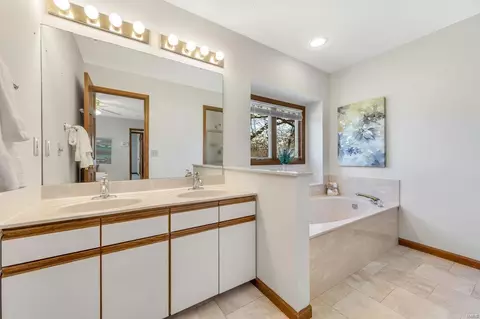 Bath - 178 Rockaway Dr, O'fallon, MO 63368 photo 2 of 5