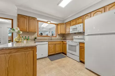 Kitchen - 178 Rockaway Dr, O'fallon, MO 63368 photo 2 of 2