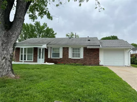 11 Bluegrass Lane Ln, Saint Peters, MO 63376