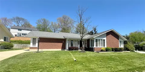 477 Graywood Dr, Ballwin, MO 63011