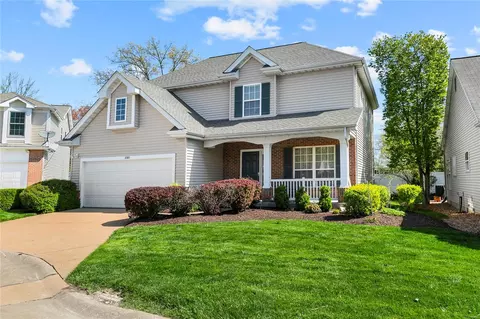 1010 Cambridge Way Dr, Chesterfield, MO 63017