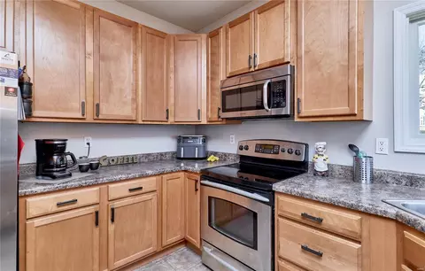 Kitchen - 1702 Jacobs Pillow Dr, Saint Peters, MO 63376 photo 3 of 4