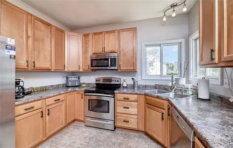 Kitchen - 1702 Jacobs Pillow Dr, Saint Peters, MO 63376 photo 2 of 4