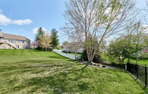 Exterior - 1702 Jacobs Pillow Dr, Saint Peters, MO 63376 photo 4 of 11