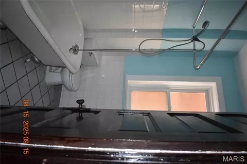 Bath - 3522 S Compton Ave, Saint Louis, MO 63118 photo 1 of 1