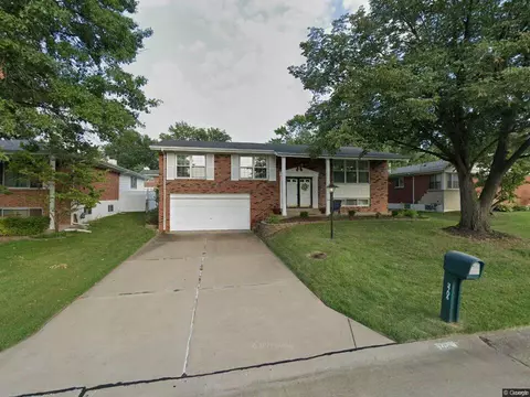 3704 Diamond Head Dr, Saint Louis, MO 63125