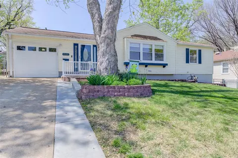9505 Avila Dr, Saint Louis, MO 63123