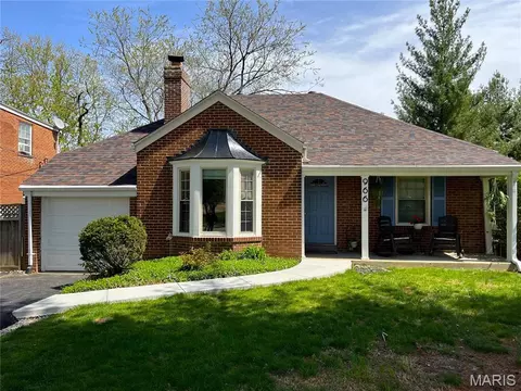966 N Geyer Rd, Kirkwood, MO 63122