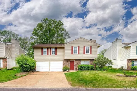 3187 Meadowfield Dr, Arnold, MO 63010 photo 1