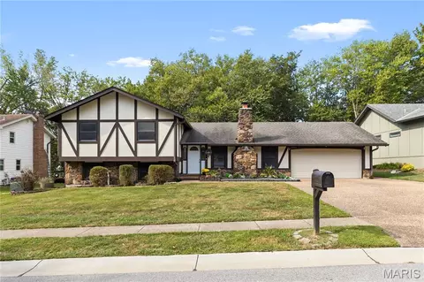 2709 Heritage Lndg, Saint Charles, MO 63303