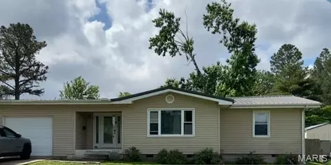 811 Moore St, Dexter, MO 63841 photo 1
