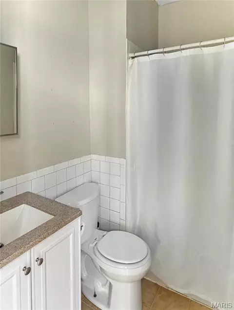 Bath - 110 E 6th St, Washington, MO 63090 photo 1 of 1