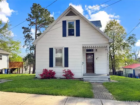 Exterior - 110 E 6th St, Washington, MO 63090 photo 3 of 7