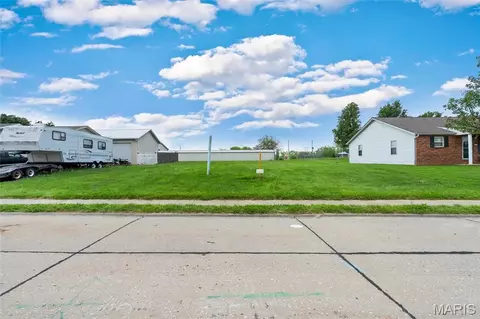 108 E Harrisonville Dr, Valmeyer, IL 62295 photo 1