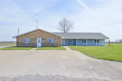 620 N Main St, Hoyleton, IL 62803