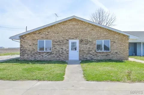 Exterior - 620 N Main St, Hoyleton, IL 62803 photo 2 of 7
