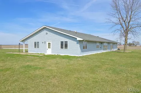 Exterior - 620 N Main St, Hoyleton, IL 62803 photo 5 of 7