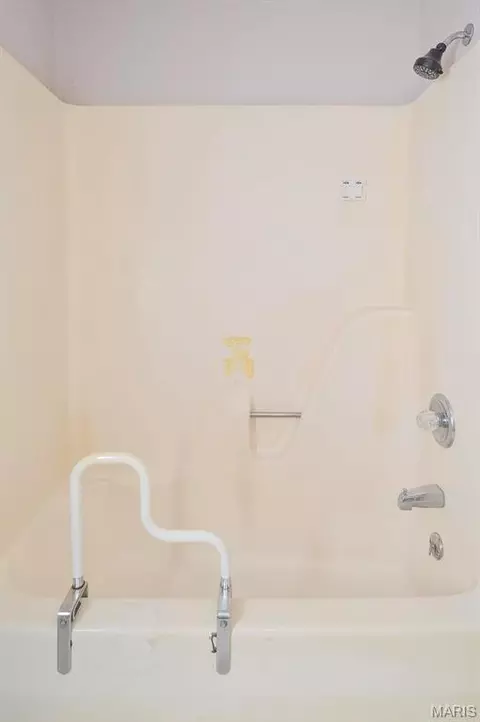 Bath - 620 N Main St, Hoyleton, IL 62803 photo 6 of 8