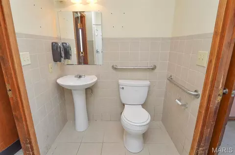 Bath - 620 N Main St, Hoyleton, IL 62803 photo 3 of 8