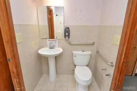 Bath - 620 N Main St, Hoyleton, IL 62803 photo 5 of 8