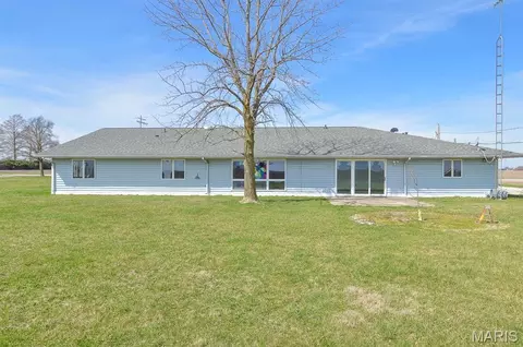 Exterior - 620 N Main St, Hoyleton, IL 62803 photo 6 of 7