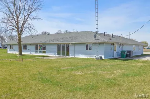 Exterior - 620 N Main St, Hoyleton, IL 62803 photo 7 of 7