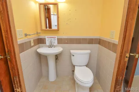 Bath - 620 N Main St, Hoyleton, IL 62803 photo 7 of 8