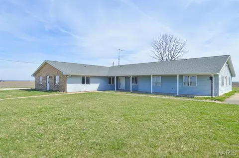 Exterior - 620 N Main St, Hoyleton, IL 62803 photo 3 of 7