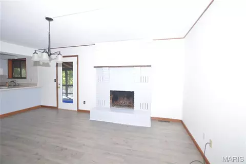 Living - 1603 Independence Rd, Rolla, MO 65401 photo 3 of 7