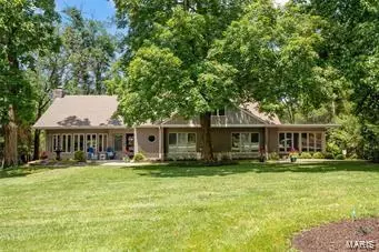 12237 Ladue Rd, Saint Louis, MO 63141