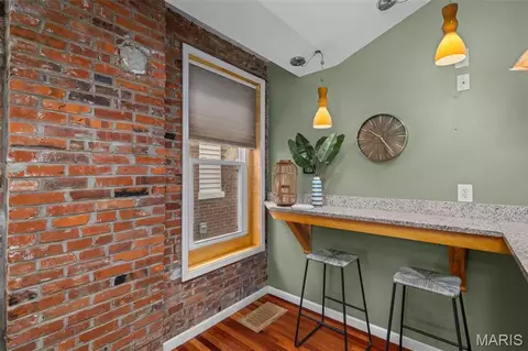 3318 Sidney St, Saint Louis, MO 63104 photo 9