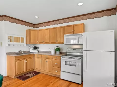 Kitchen - 590 Fairway Dr, Union, MO 63084 photo 3 of 3