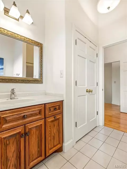 Bath - 590 Fairway Dr, Union, MO 63084 photo 3 of 8