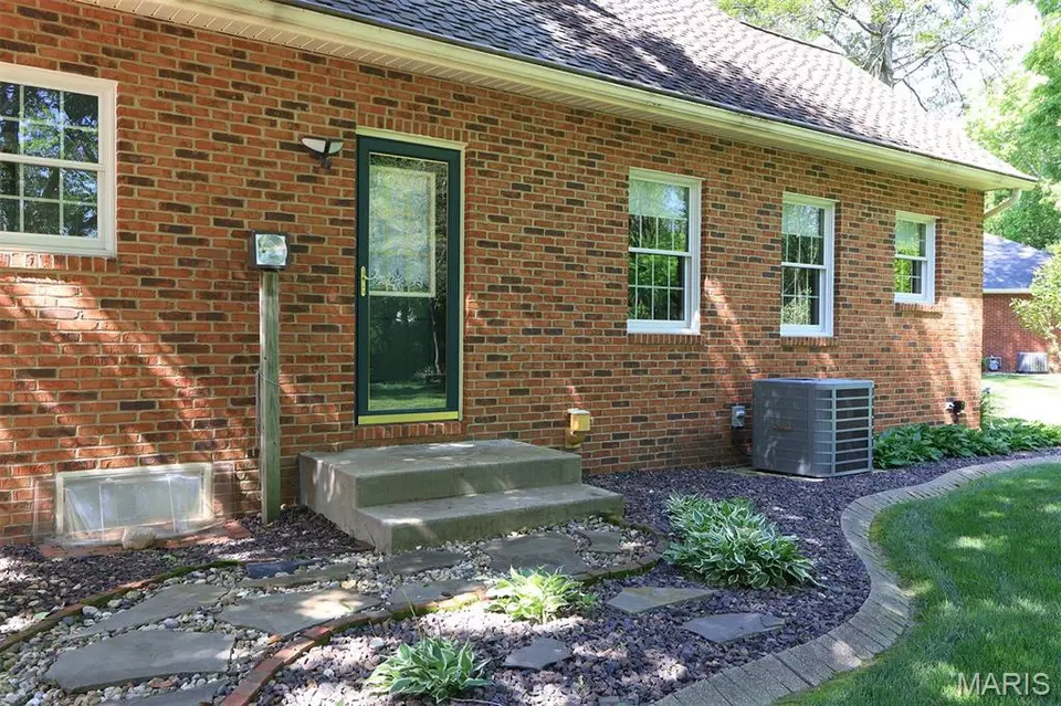Exterior - 610 N Harrison St, Trenton, IL 62293 photo 13 of 21