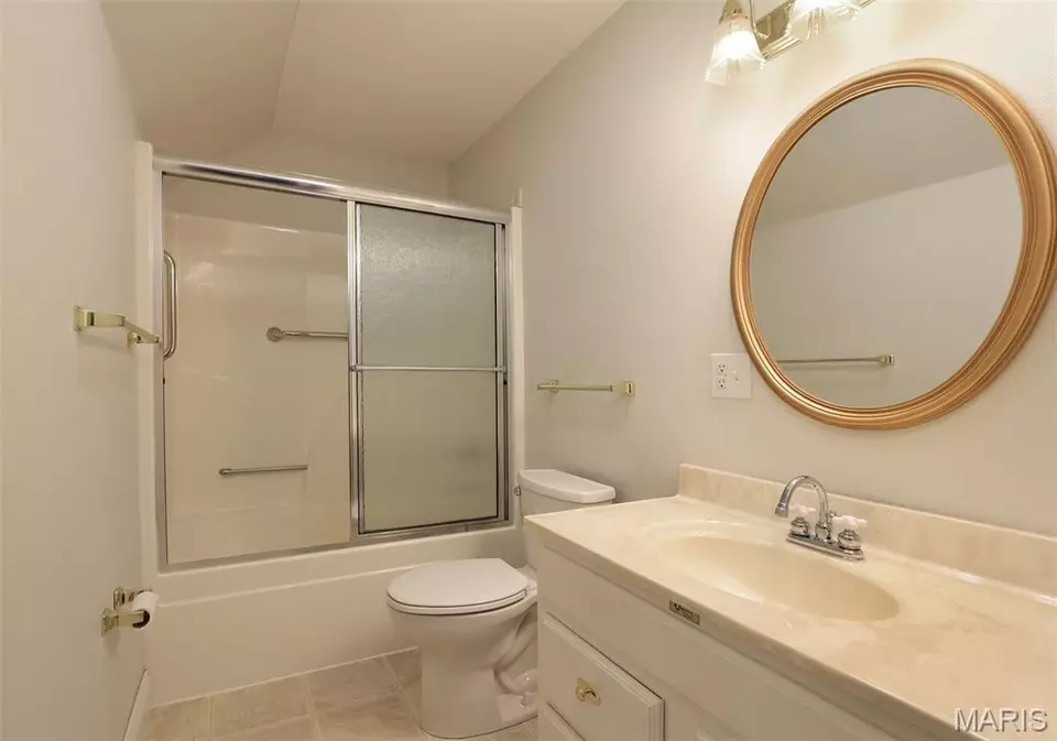Bath - 610 N Harrison St, Trenton, IL 62293 photo 5 of 8