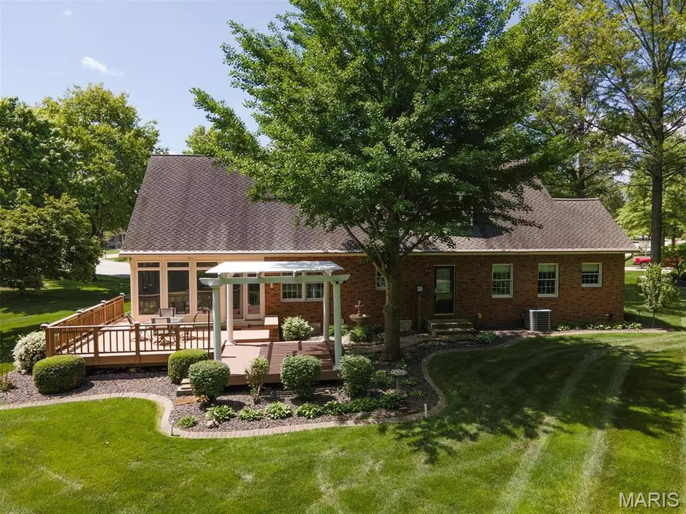 Exterior - 610 N Harrison St, Trenton, IL 62293 photo 19 of 21