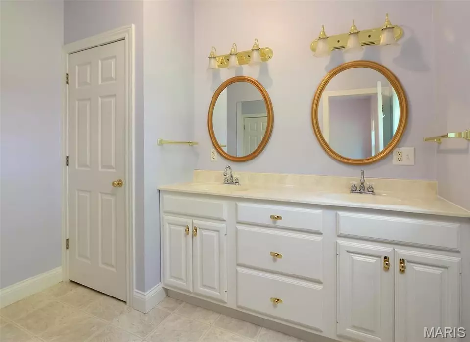Bath - 610 N Harrison St, Trenton, IL 62293 photo 2 of 8