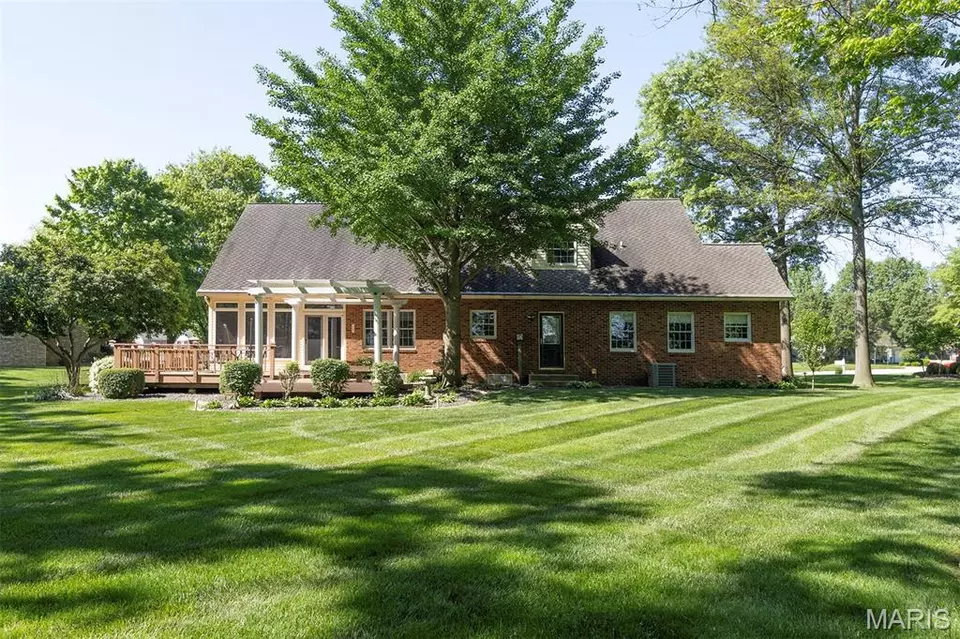 Exterior - 610 N Harrison St, Trenton, IL 62293 photo 12 of 21