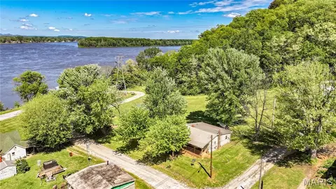539 Hill St, Hamburg, IL 62045