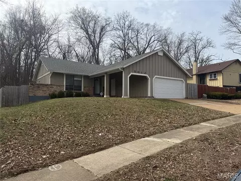 5012 Trailbend Dr, Black Jack, MO 63033