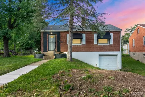 1973 Park Ln, Saint Louis, MO 63136