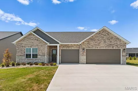 Exterior - 641 Ambrose Dr, O'fallon, IL 62269 photo 3 of 6